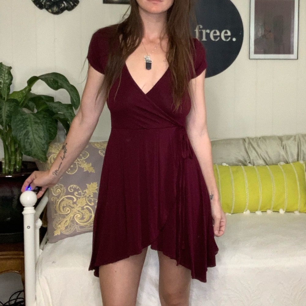 💛 TMG New York maroon faux wrap mini dress